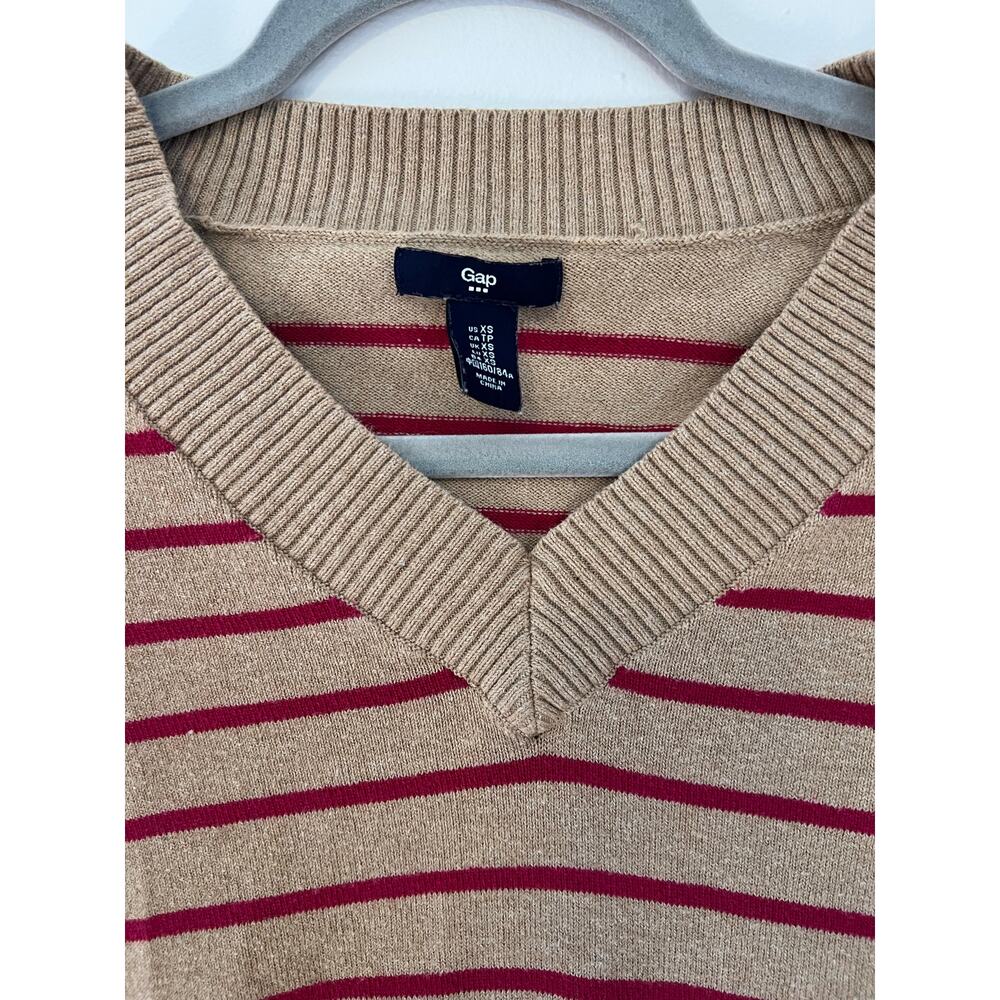 ❤️ 3/$25 GAP V Neck Sweater in Tan with Fuschia stripes, y2k style, XS - Picture 2 of 3
